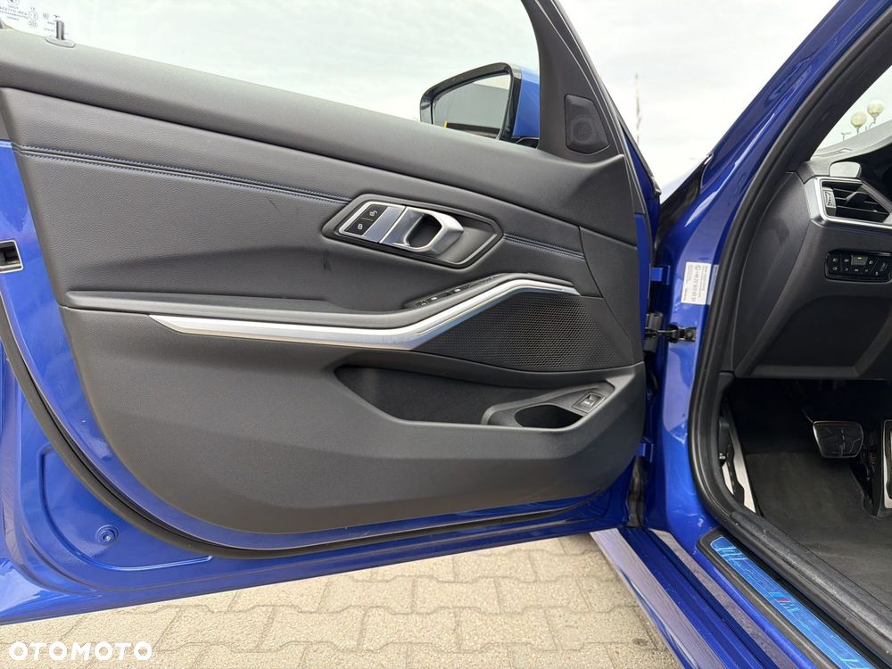 BMW Seria 3 318i - 11