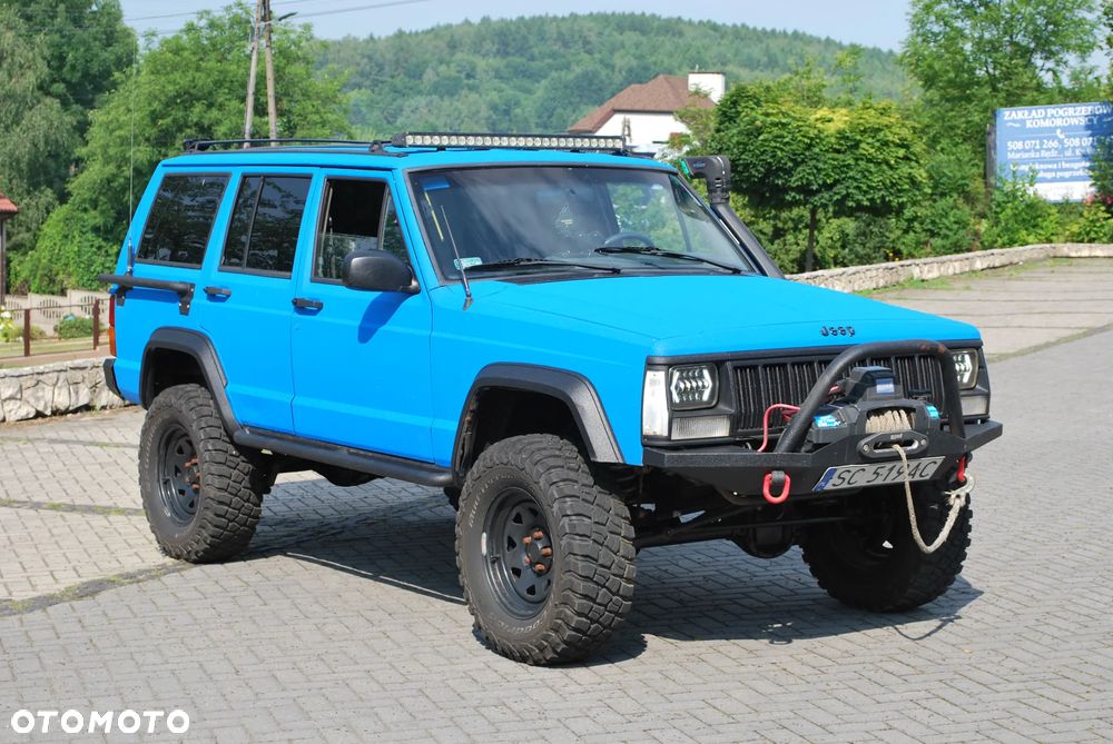 Jeep Cherokee - 1