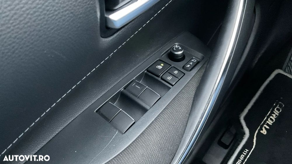 Toyota Corolla TS 1.8 HSD Dynamic - 28