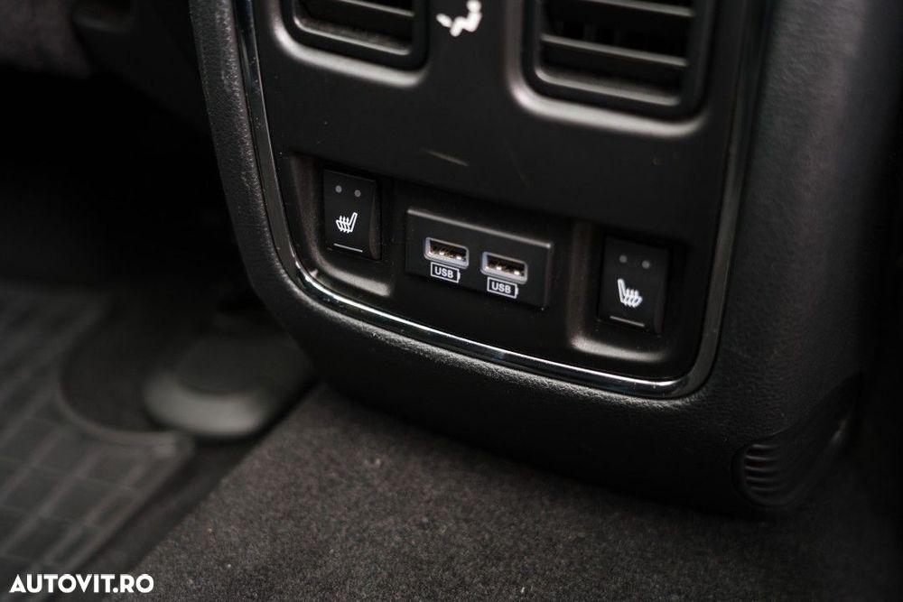 Jeep Grand Cherokee - 32