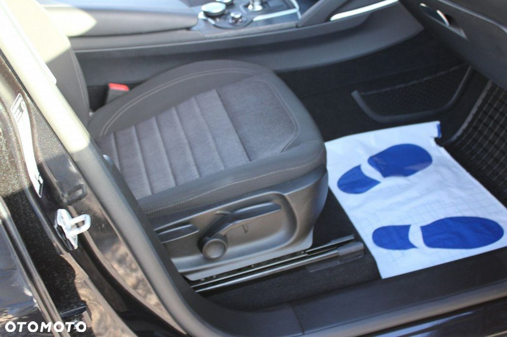 Alfa Romeo Stelvio - 32