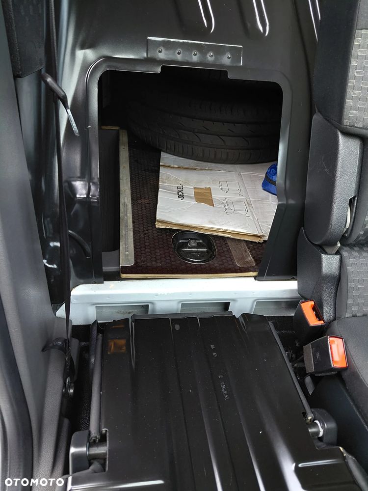 Ford Transit Connect - 32