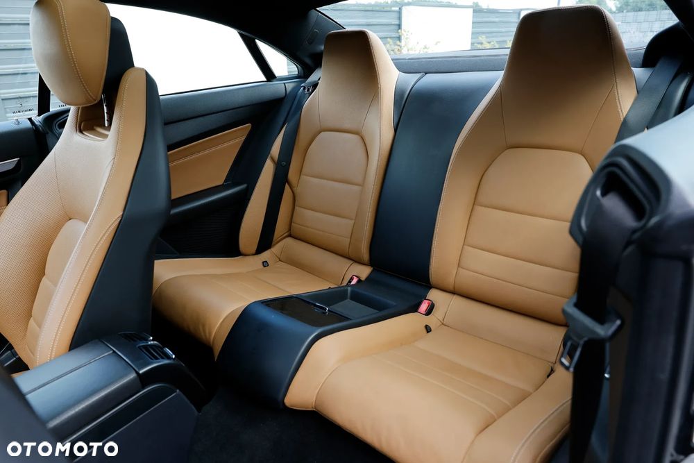 Mercedes-Benz Klasa E 400 4Matic Coupe 9G-TRONIC AMG Line - 16