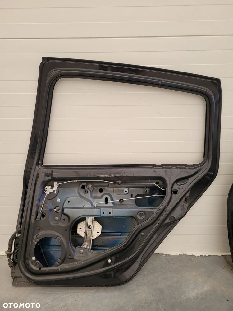 DRZWI PRAWY PRZÓD TYŁ RENAULT CLIO II , THALIA 5 DRZWI - 5