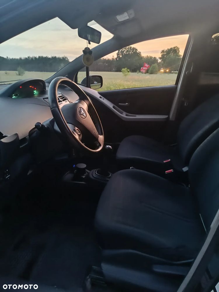 Toyota Yaris 1.3 Sol - 9