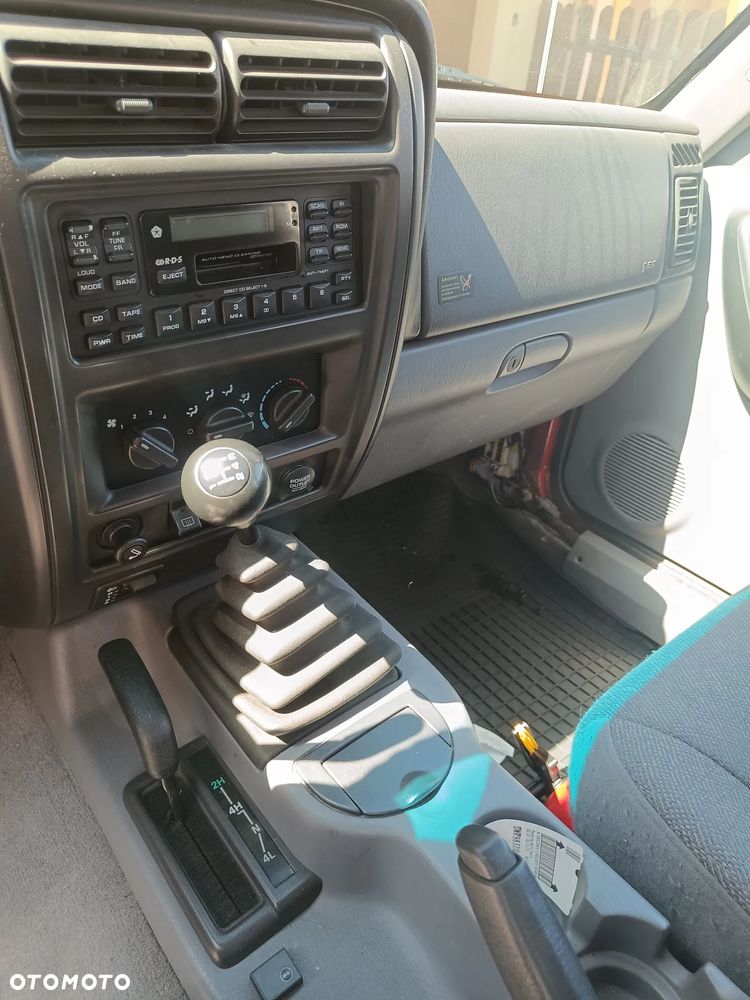 Jeep Cherokee 2.5 Sport - 15