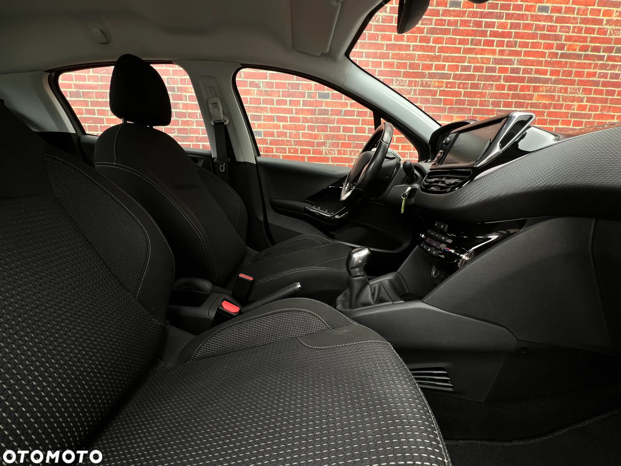 Peugeot 208 - 14