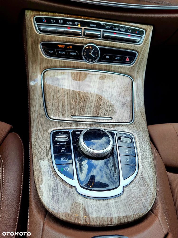 Mercedes-Benz Klasa E 200 Exclusive - 32