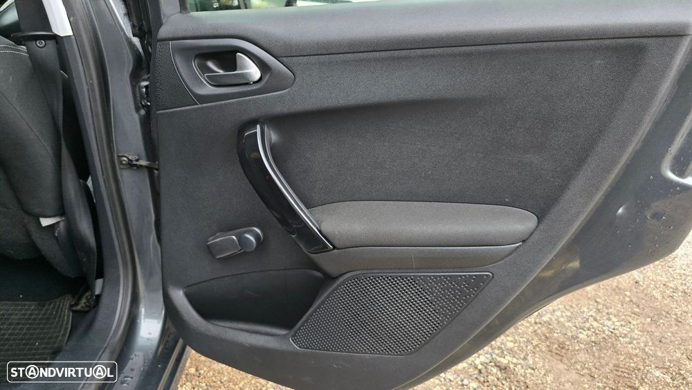 Peugeot 208 1.2 PureTech Style - 43