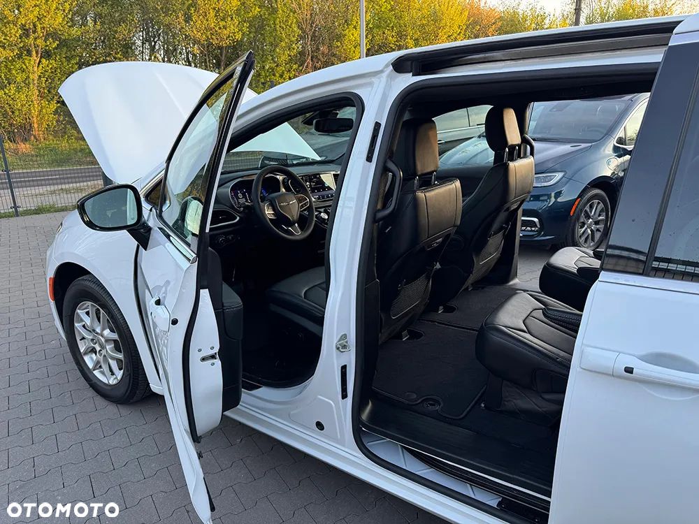 Chrysler Pacifica - 25