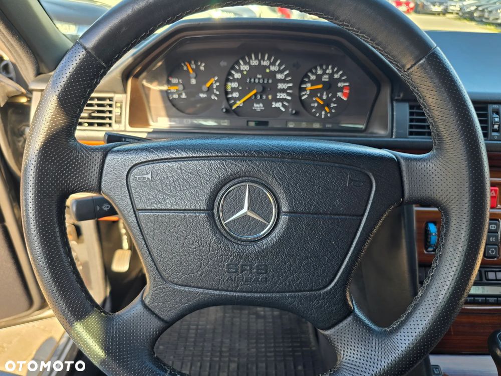Mercedes-Benz Klasa E - 24