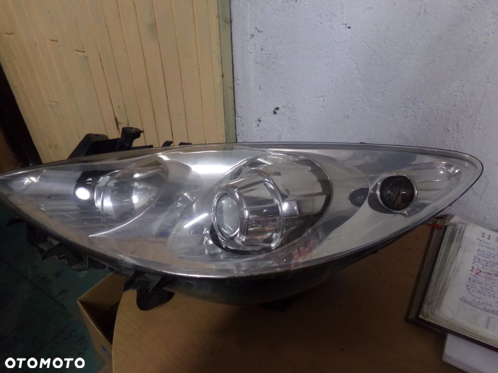 Lampa lewa przednia Peugeot 307  9681834880-00