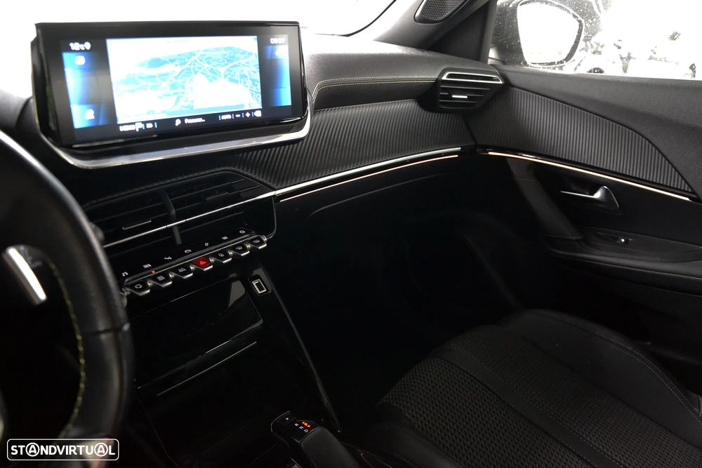 Peugeot 2008 1.2 PureTech GT EAT8 - 14