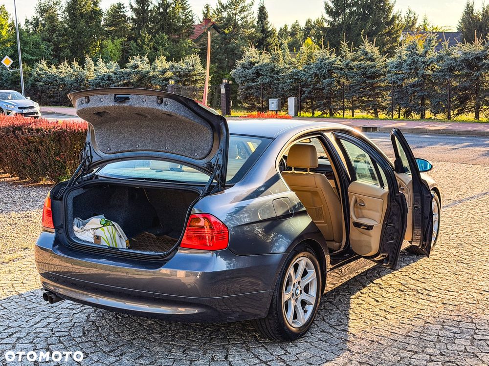 BMW Seria 3 325xi - 24