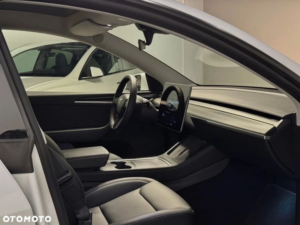 Tesla Model Y Performance Dual Motor AWD - 18