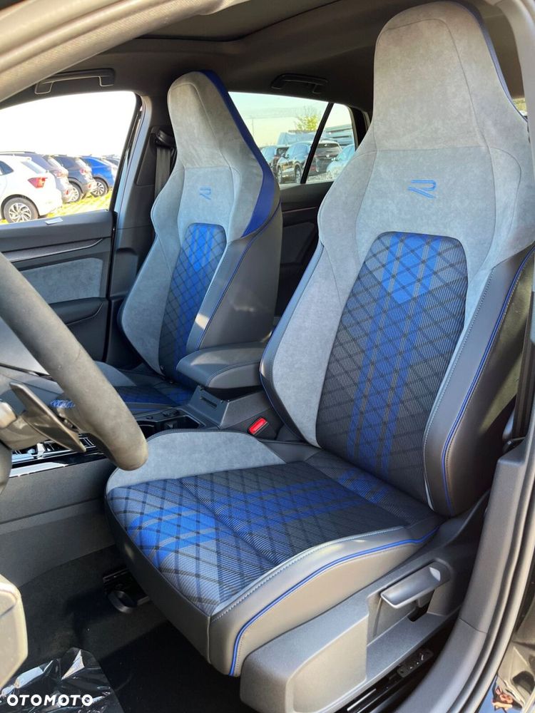 Volkswagen Golf - 8
