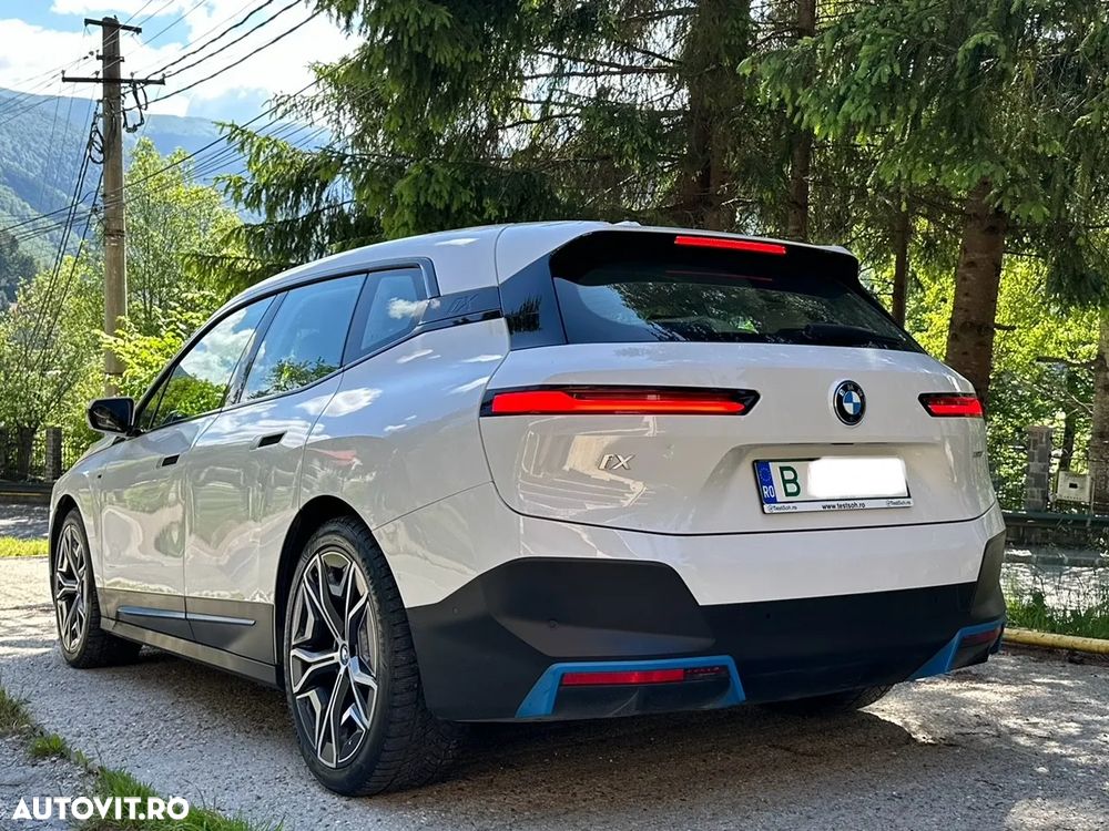 BMW iX - 3