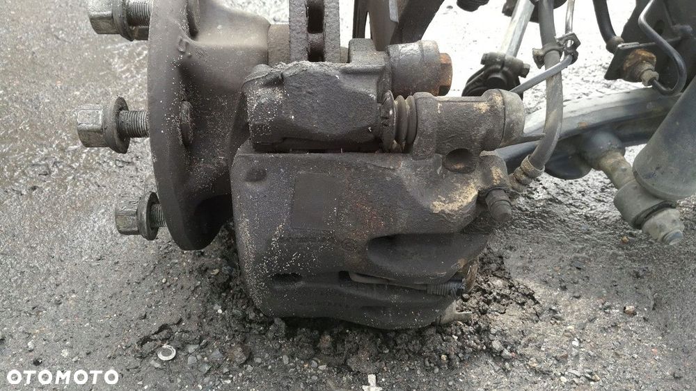 zacisk lewy przód bliźniak iveco 35c 50c 17r 14+ - 1
