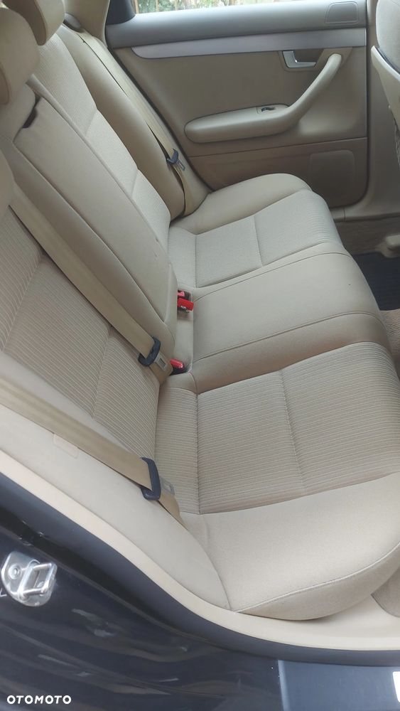 Audi A4 Avant 2.0 TDI DPF Ambiente - 9
