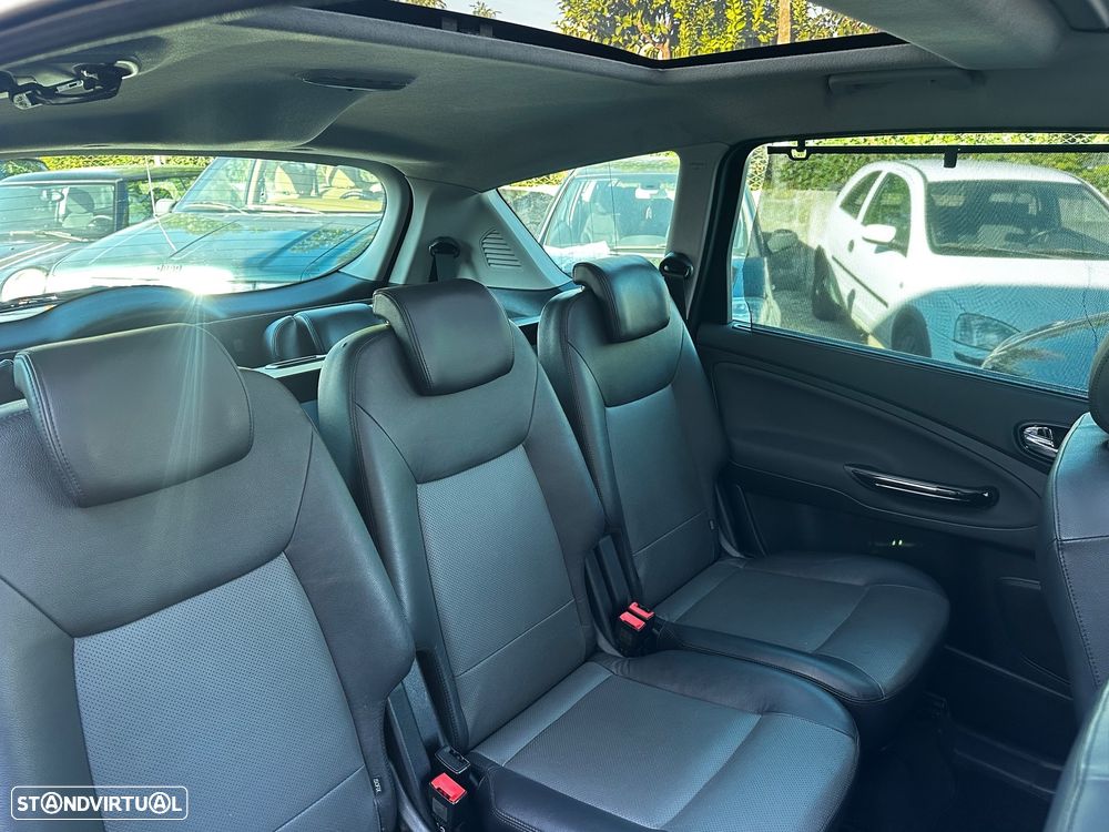 Ford S-Max 2.0 TDCi Titanium 7L - 23