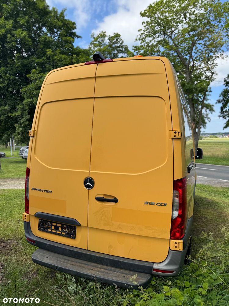 Mercedes-Benz Sprinter - 5