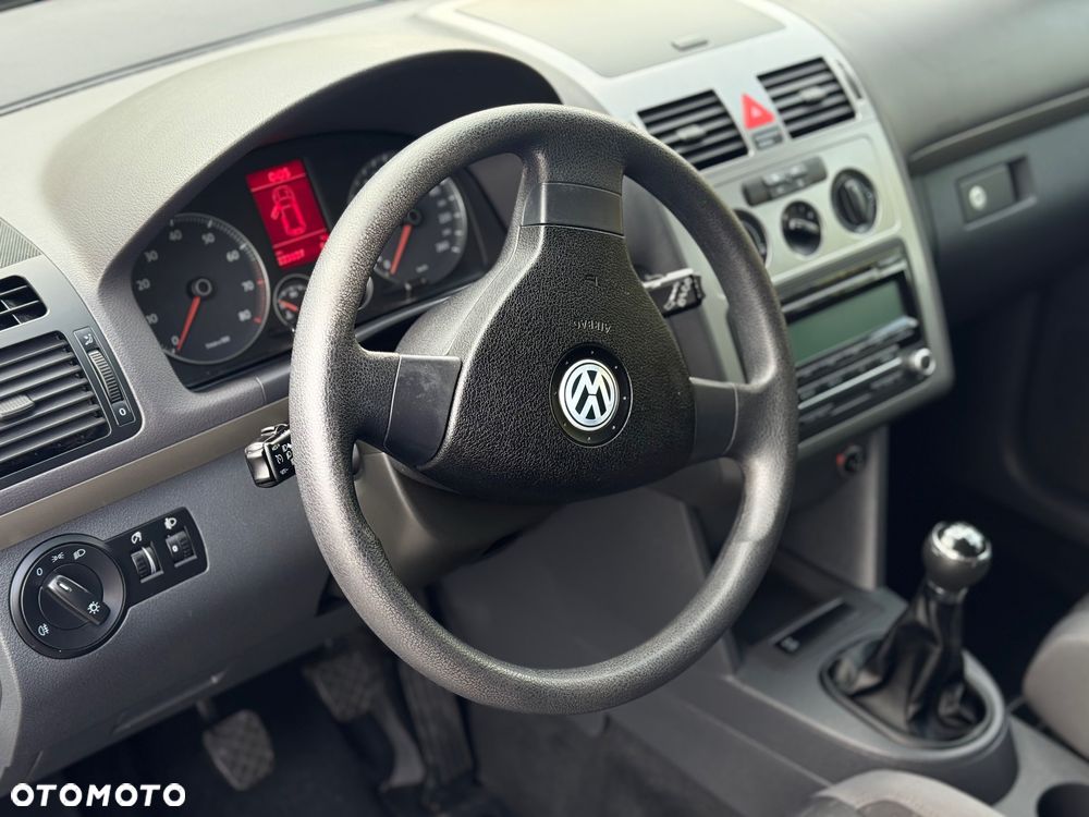 Volkswagen Touran - 11