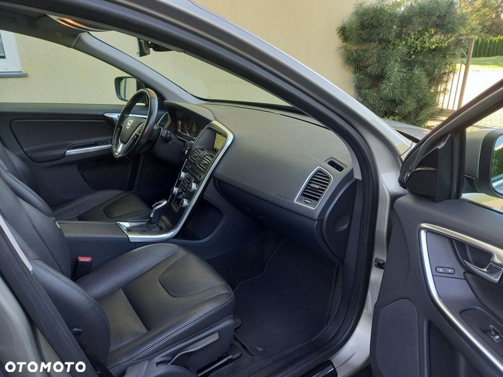 Volvo XC 60 D3 Geartronic Momentum - 26