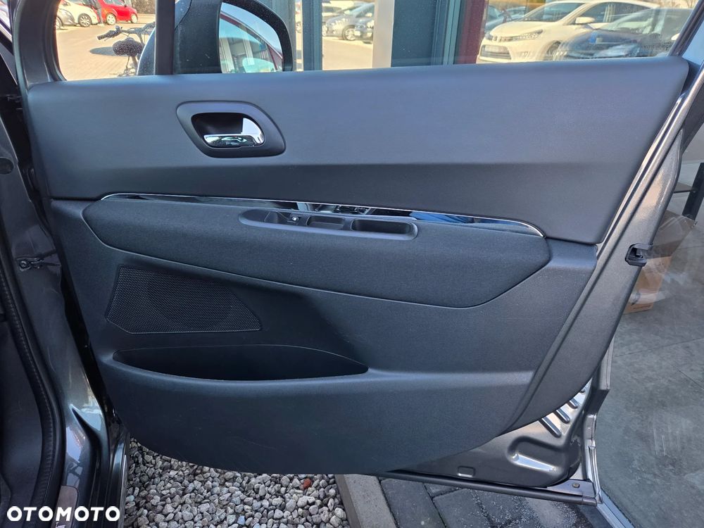 Peugeot 3008 HDi 160 Automatik Allure - 17