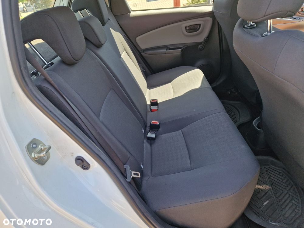 Toyota Yaris 1.0 Active EU6 - 12
