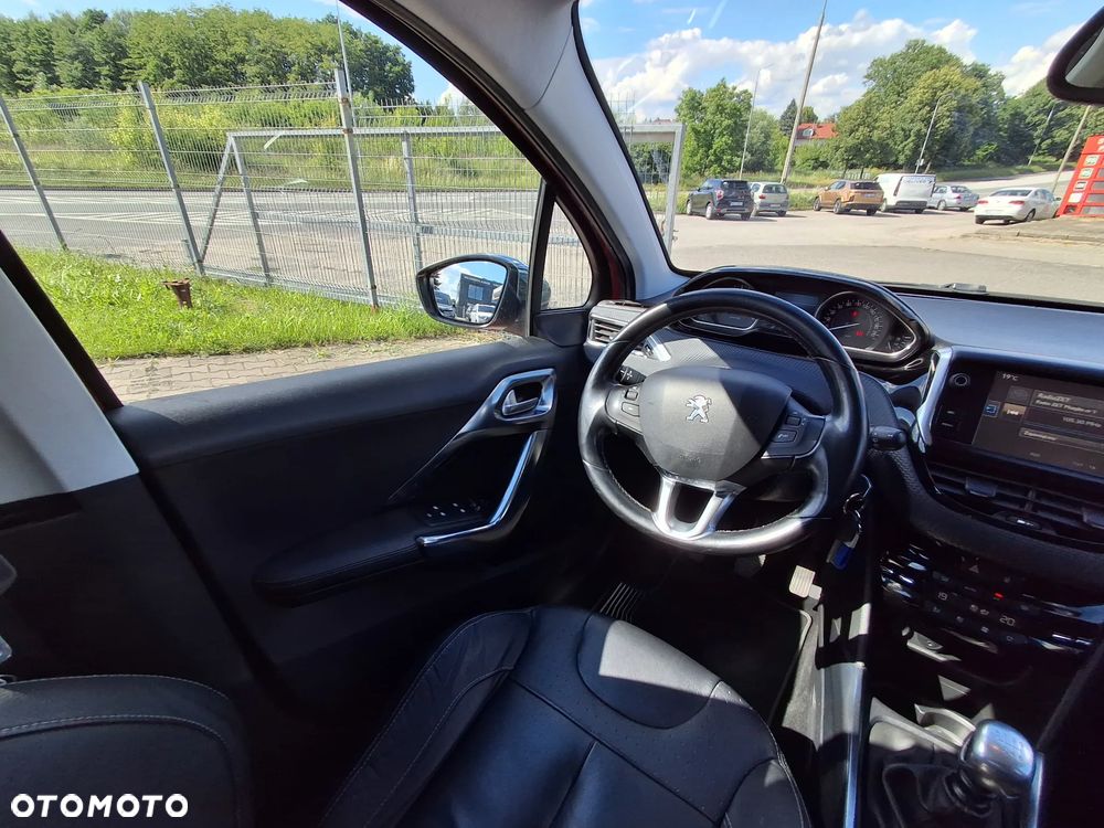 Peugeot 2008 1.6 BlueHDi Allure S&S - 27