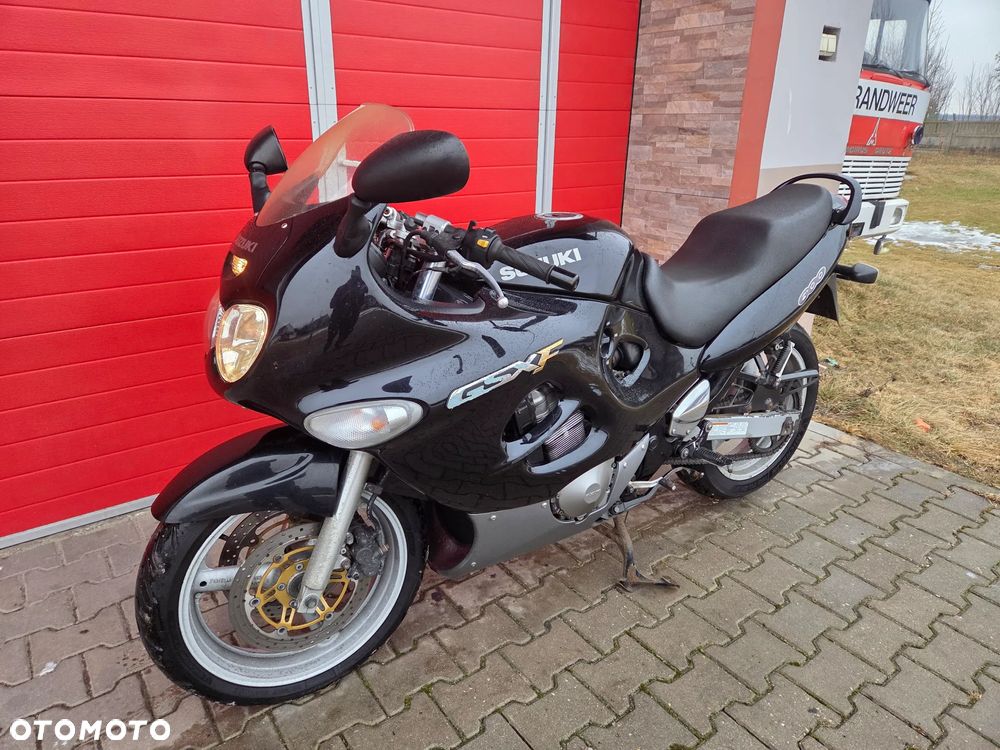 Suzuki GSX - 5