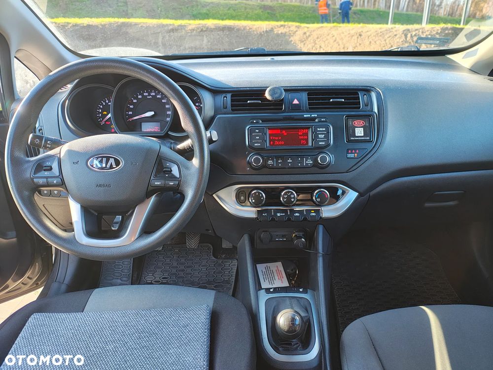 Kia Rio 1.2 L - 8