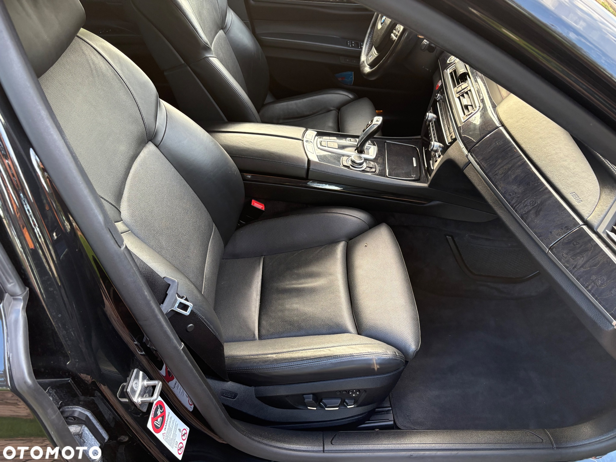 BMW Seria 7 750i L xDrive - 27