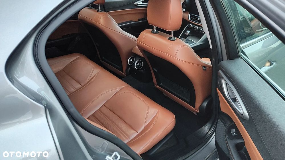 Alfa Romeo Giulia 2.2 Diesel AT8-Q4 Veloce - 12