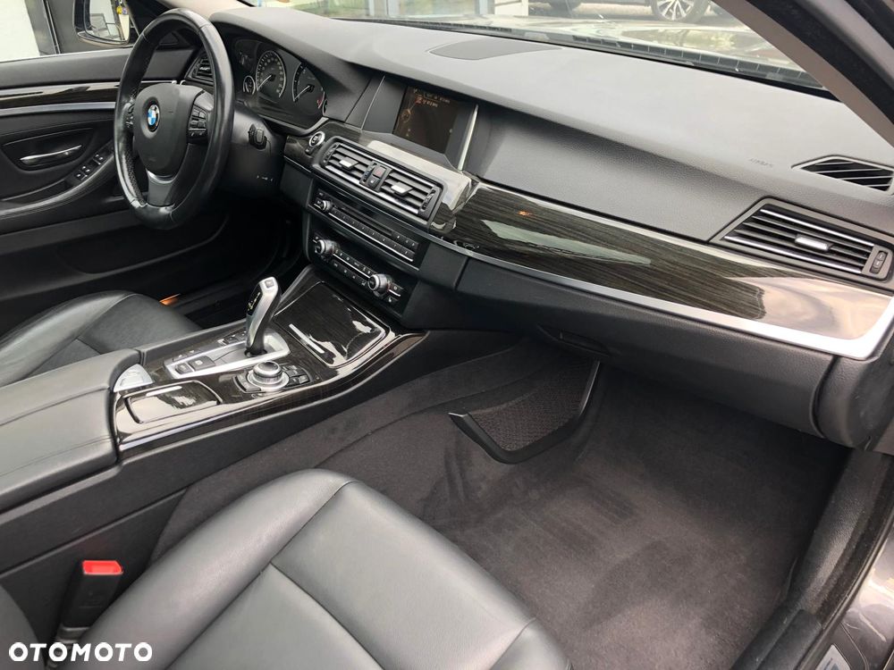BMW Seria 5 520d Luxury Line - 12