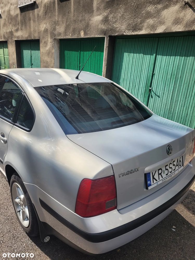 Volkswagen Passat 1.8 Comfortline - 14