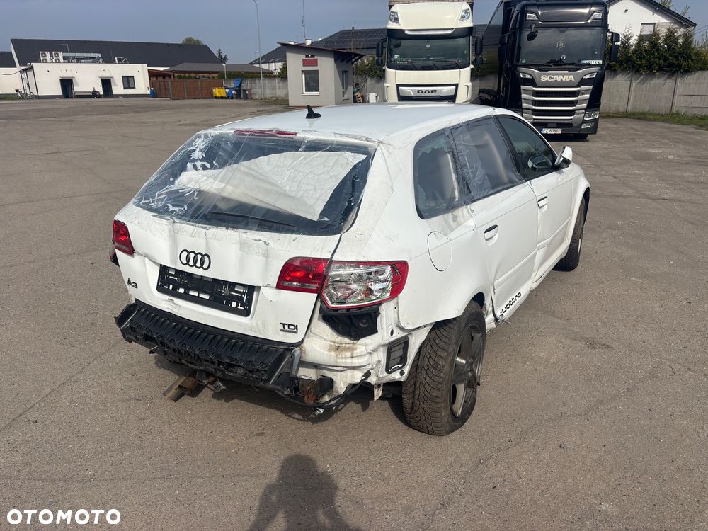 Audi A3 Sportback 2.0 TDI DPF quattro S line Sportpaket plus - 5