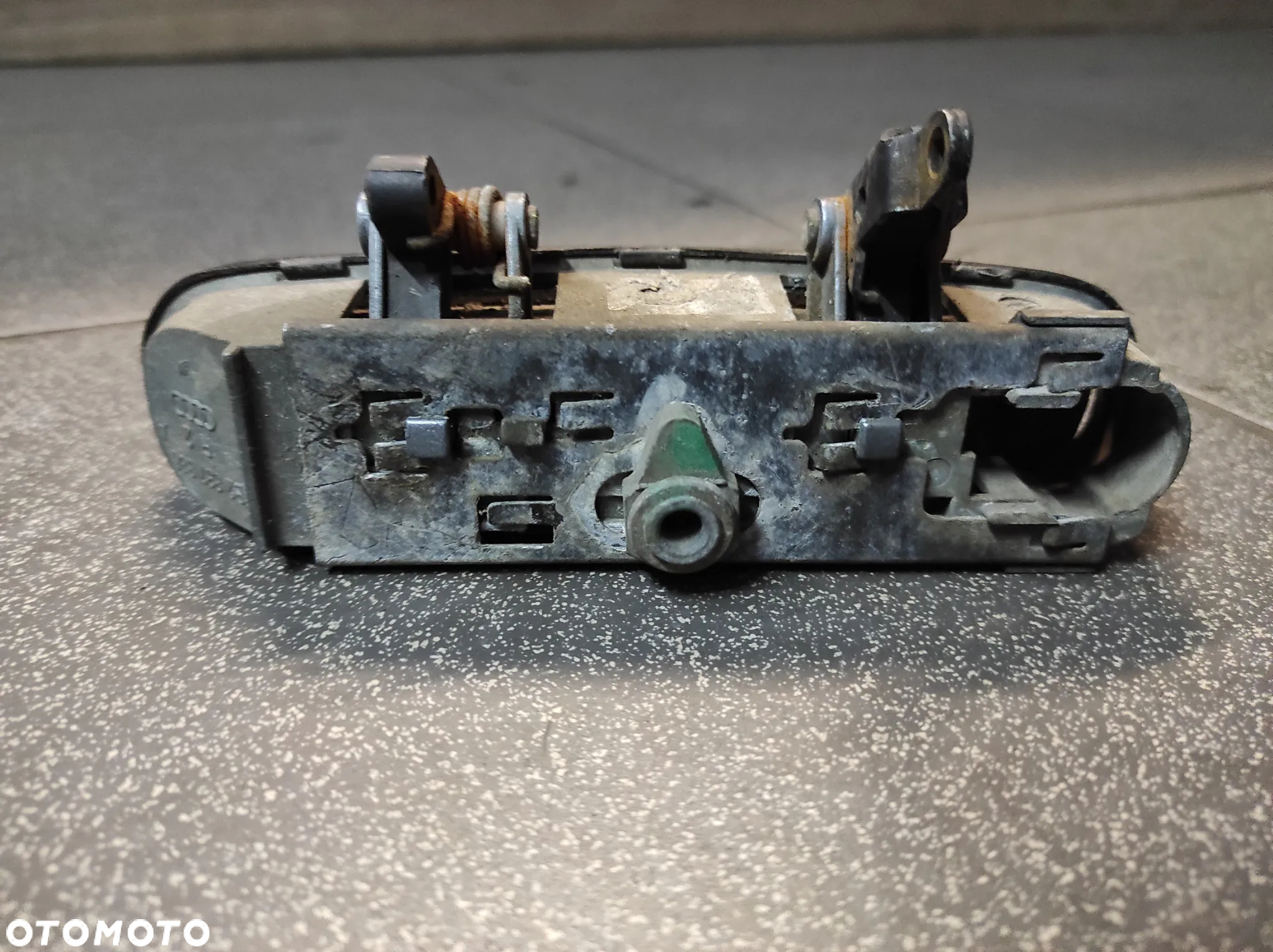 KLAMKA PRAWA PRZEDNIA TYLNA ZEWNTĘRZNA AUDI A6 C5 4B0 WYSYŁKA !!!! - 2