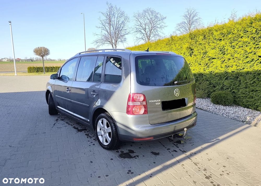 Volkswagen Touran - 2