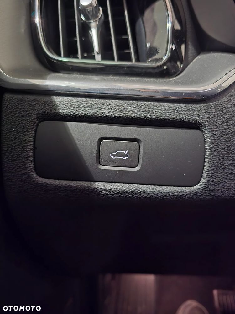 Volvo XC 60 B4 D AWD Core - 18