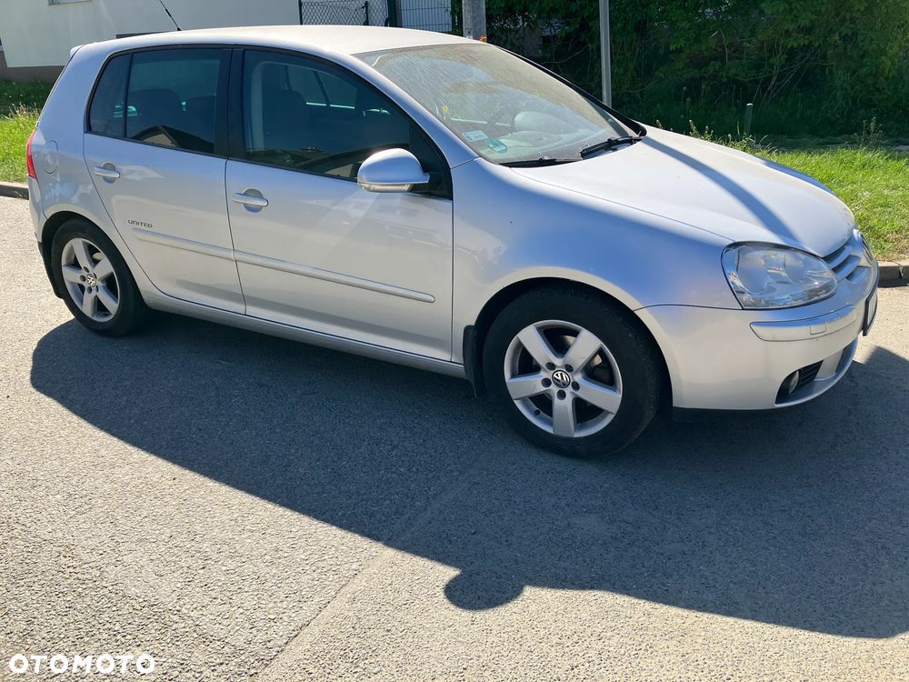 Volkswagen Golf 1.6 Q-Line - 1