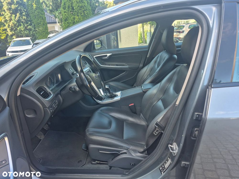 Volvo V60 Cross Country D3 Momentum - 24