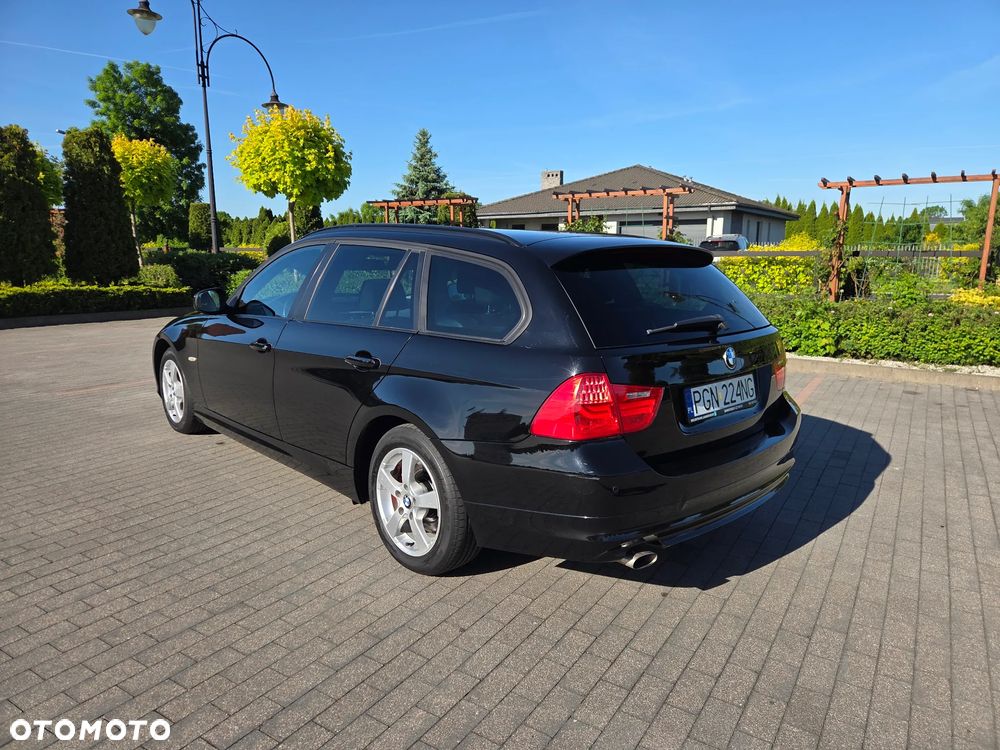 BMW Seria 3 318d - 38