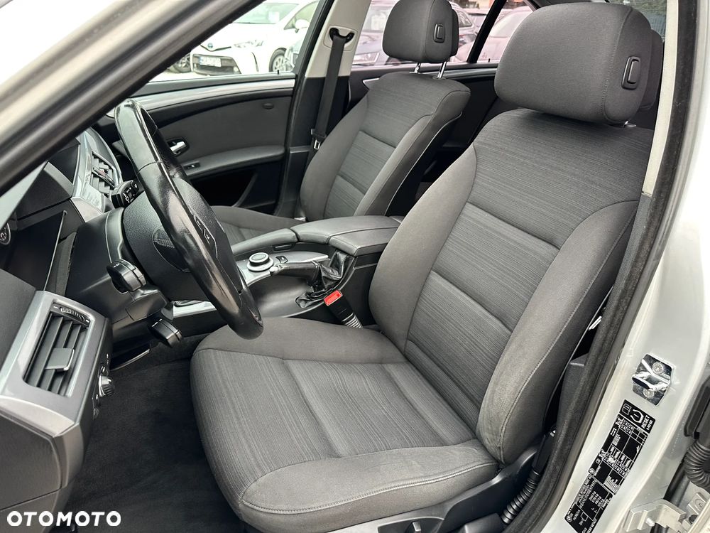 BMW Seria 5 523i - 11