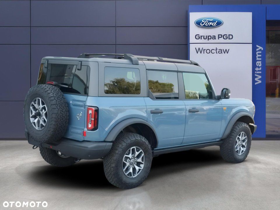 Ford Bronco - 5