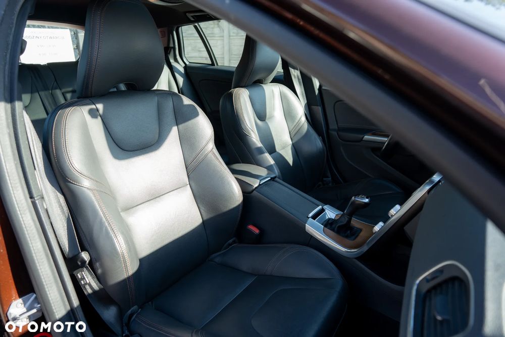Volvo V60 Cross Country D4 Momentum - 25