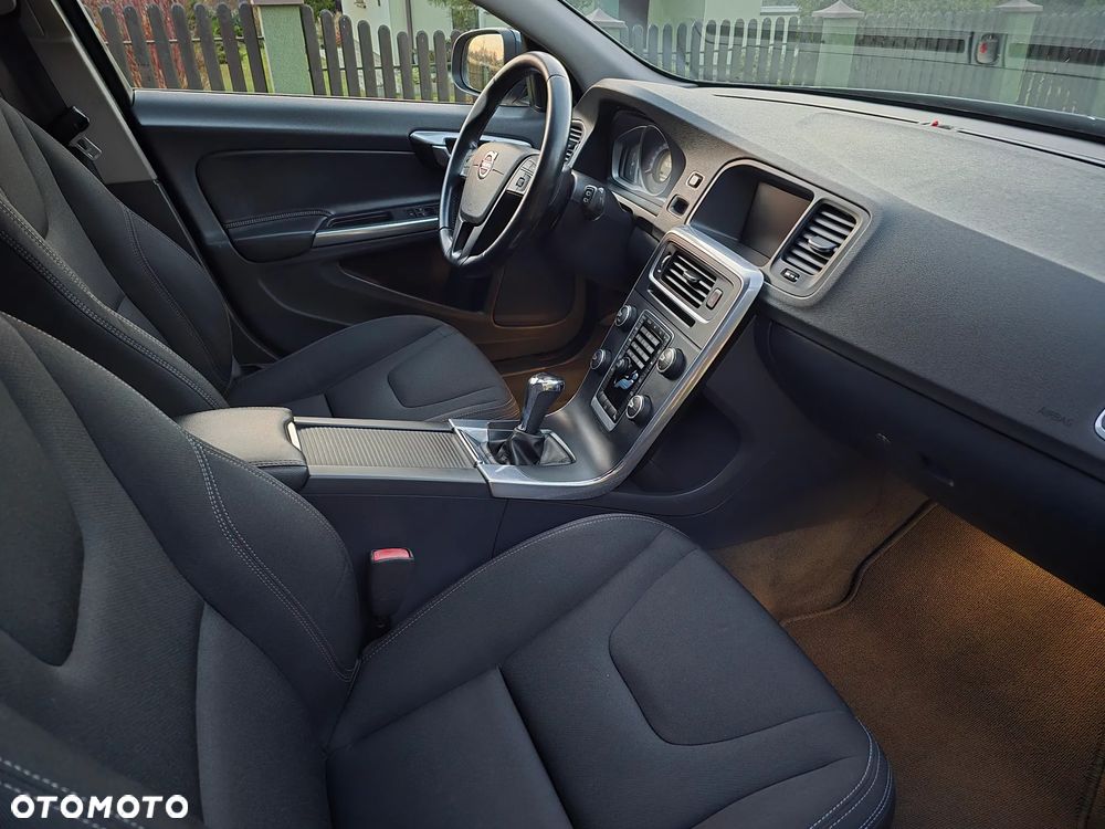 Volvo V60 D3 Drive-E Momentum - 22