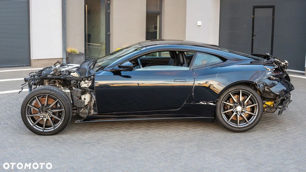 Aston Martin DB11 Standard - 12