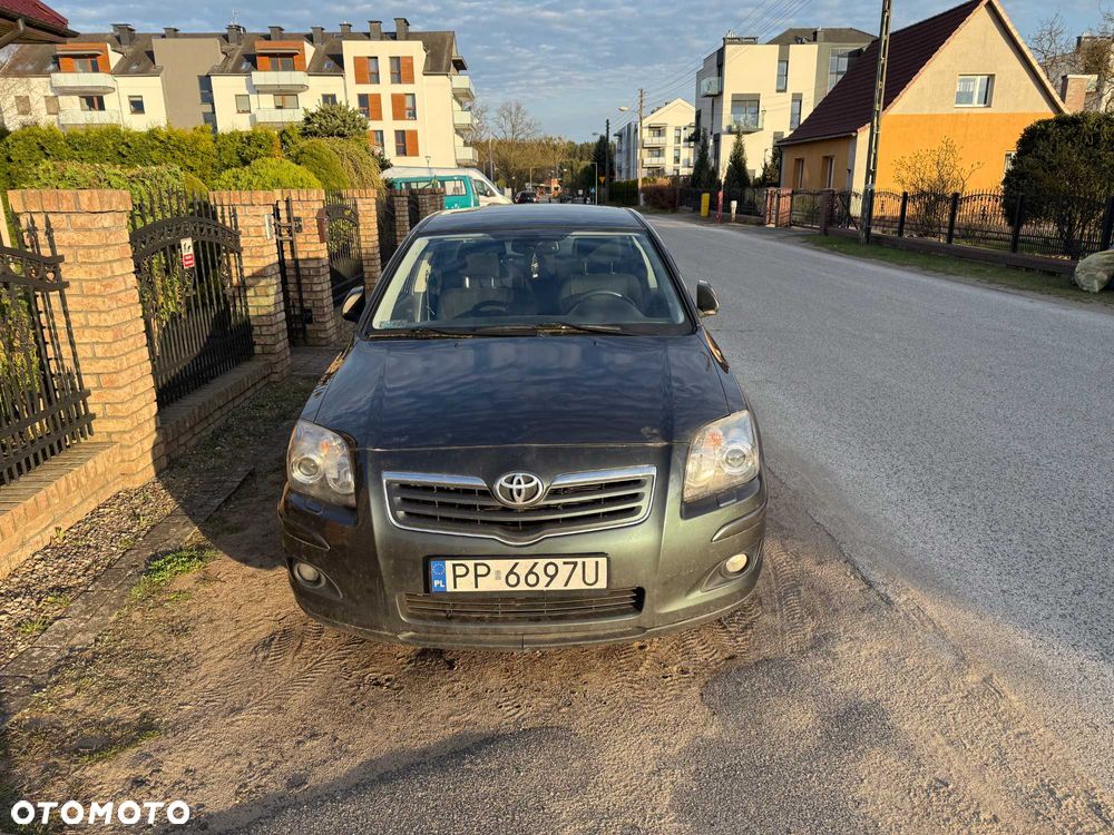 Toyota Avensis - 1