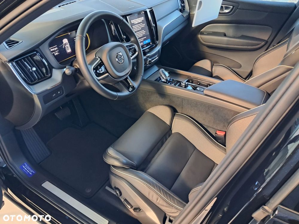 Volvo XC 60 T6 Plug-In Hybrid AWD Ultra Black Edition - 10